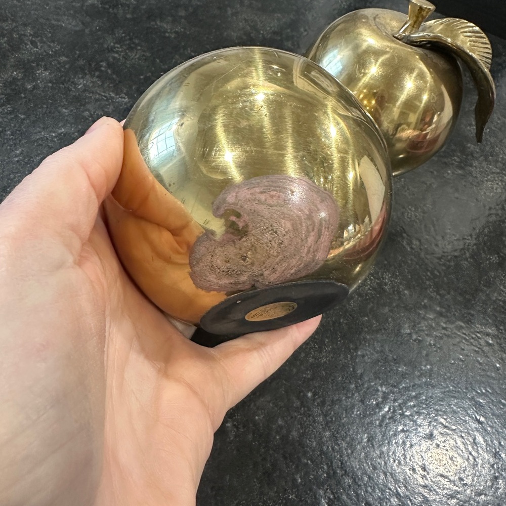 Vintage solid brass Apples - Picture 4 of 8